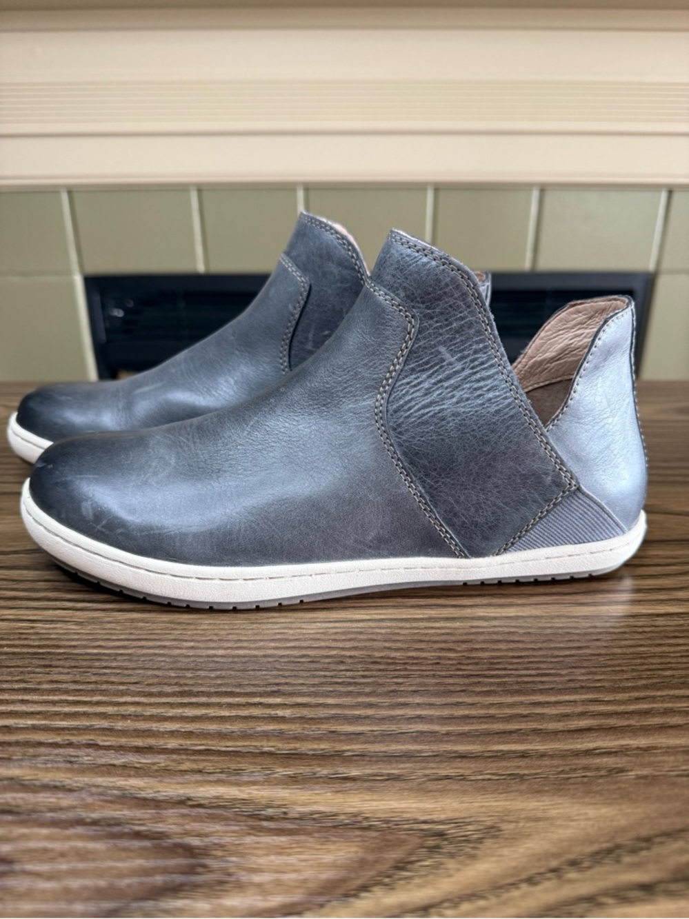 Taos Unity Bootie Steel Grey Leather Women’s Size 8